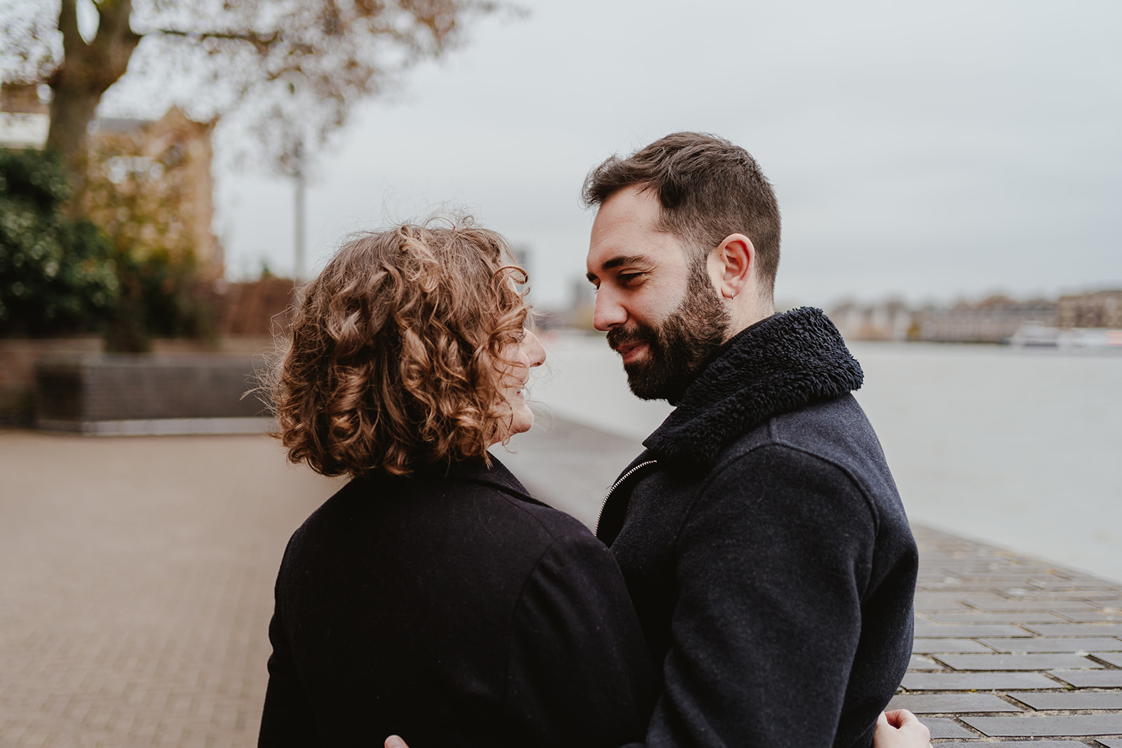 Becki and Albie couple shoot in Wapping